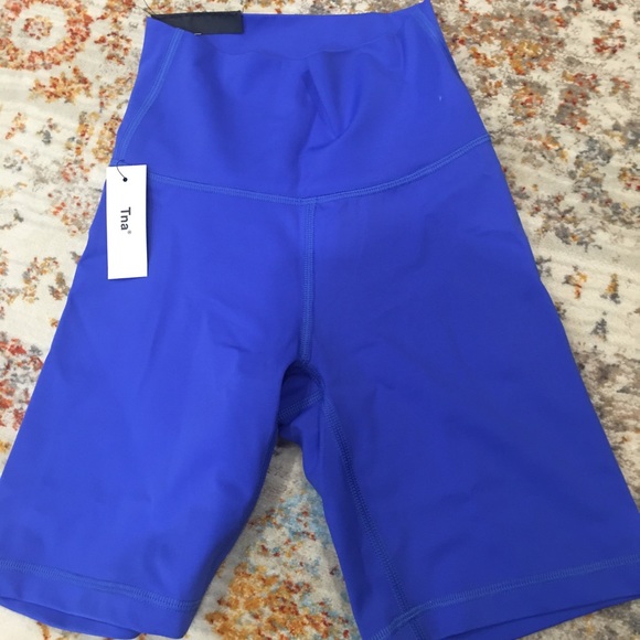 Aritzia Pants - Aritzia NEW/ NEVER WORN Tna Atmosphere Short 7”!